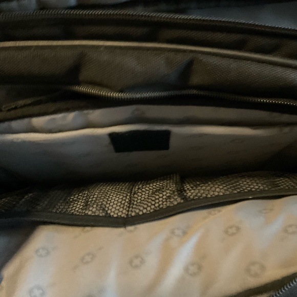 Swiss gear Wenger 16” mainframe laptop briefcase - Picture 9 of 15